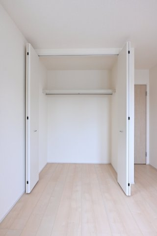 【収納】 | 大泉町第6仙石　一建設＜全５棟＞ | 2階の各居室にはしっかりとした容量のスペースを確保しているので、お部屋は美しい空間を保てますね♪