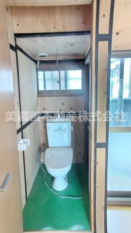 ６６５０４　岐阜市西荘事業用貸家のトイレ