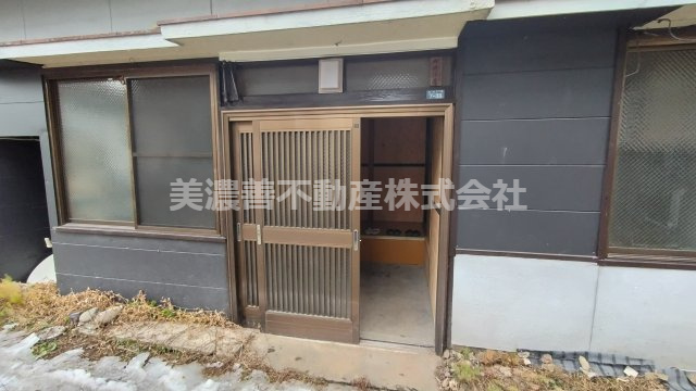 ６６５０４　岐阜市西荘事業用貸家の玄関