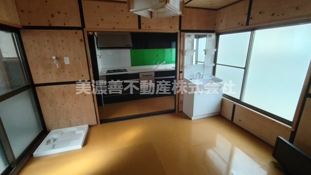 ６６５０４　岐阜市西荘事業用貸家の居間・リビング