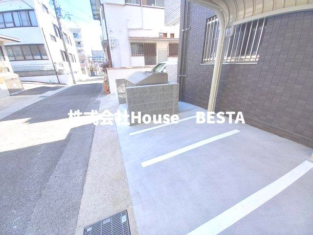アークメゾン王子公園の駐車場