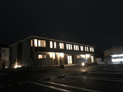 【外観】 | ソルテラス | 外観写真（夜）