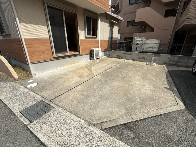 神戸市西区北別府４丁目戸建の駐車場