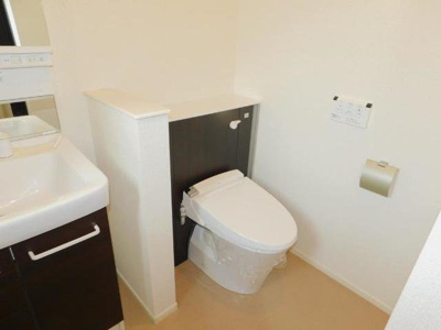 【トイレ】 | エアリーヒル駒生 | 落ち着いた色調のトイレです