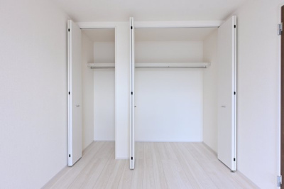【収納】 | 大泉町第6仙石　一建設＜全５棟＞ | 2階の各居室にはしっかりとした容量のスペースを確保しているので、お部屋は美しい空間を保てますね♪