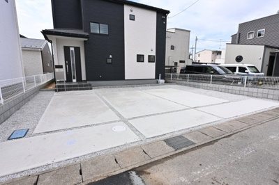 【駐車場】 | 大泉町第6仙石　一建設＜全５棟＞ | 並列駐車可能なカースペースです！お客様も遊びに来やすいですね♪