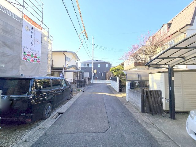 瑞穂町箱根ヶ崎　新築戸建全1棟の前面道路含む現地写真