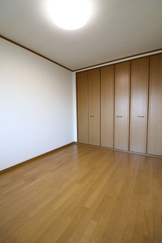 アーバンヒル広川の洋室