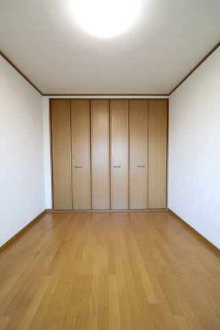 アーバンヒル広川の洋室