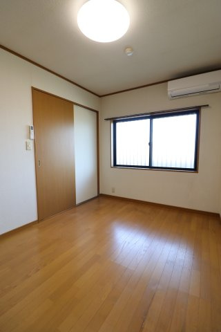アーバンヒル広川の洋室