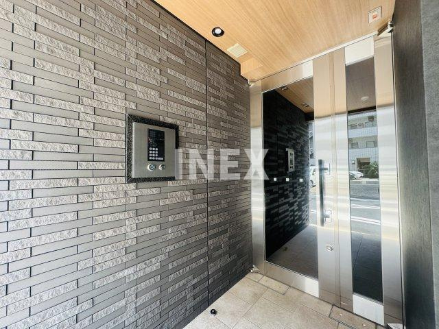 横浜市中区長者町５丁目の賃貸マンションのエントランス