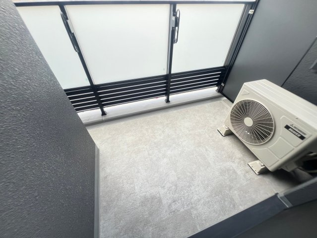 コンフォリア新大阪宮原Qのバルコニー