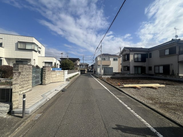八王子市弐分方町１期全１棟の前面道路含む現地写真