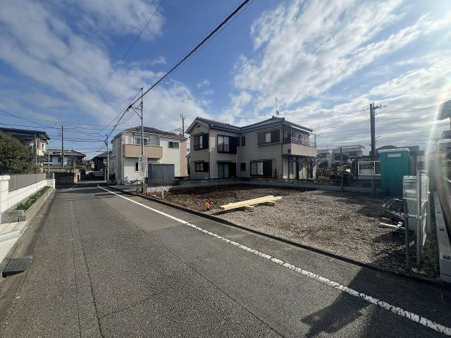 八王子市弐分方町１期全１棟の前面道路含む現地写真