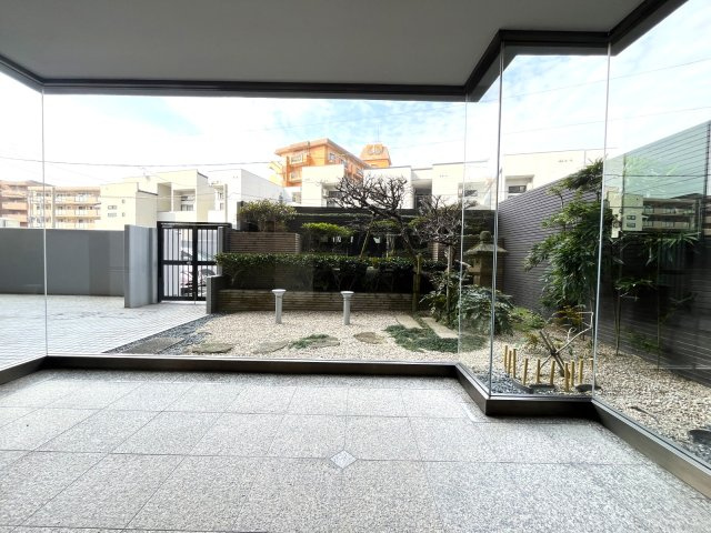 サーパス周船寺のエントランス|ゆったりとした時間の流れを感じつつ、安心感に包まれるエントランス♪

