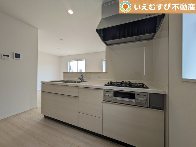 Cradle garden　大泉町寄木戸第18のキッチン|機能性収納性に溢れるキッチン
収納もたっぷり付いていてすっきり片付く！毎日楽しくお料理が出来そうです！