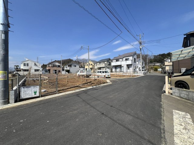 八王子市宮下第５ 4号棟の前面道路含む現地写真