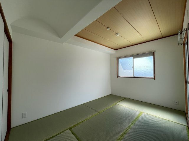 ロイヤルメゾン舞子坂の和室