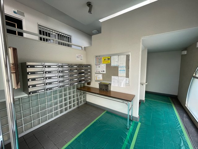 ロイヤルメゾン舞子坂のエントランス