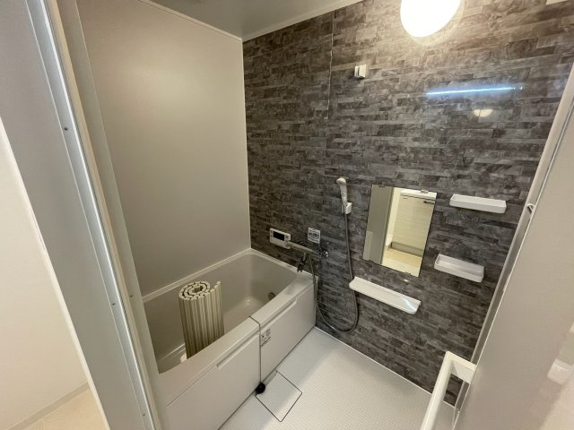 ロイヤルメゾン舞子坂の浴室