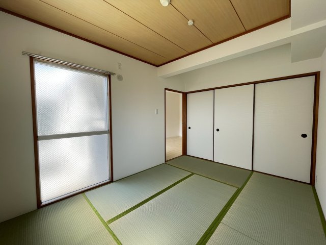 ロイヤルメゾン舞子坂の和室