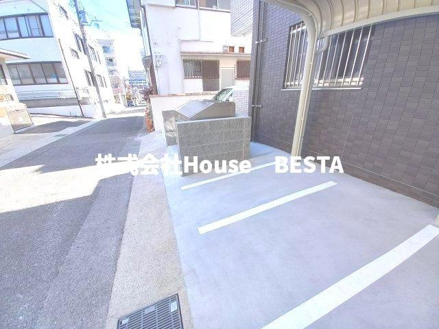 アークメゾン王子公園の駐車場