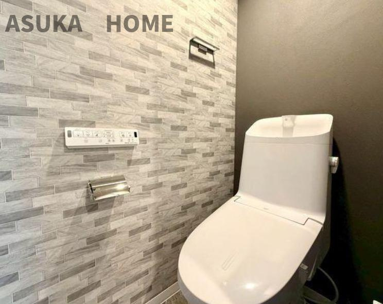 大倉山パークハイツのトイレ|新規交換済♪ウォシュレット内蔵の最新トイレ設備です♪