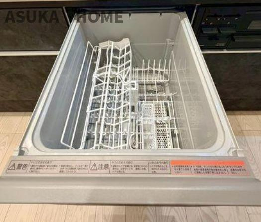 大倉山パークハイツのキッチン|家事の時短にも役立つ食器洗浄乾燥機も標準装備♪家事の時短にも一役♪ですね。