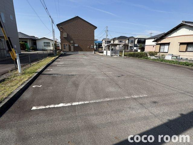 アジュールⅡの駐車場