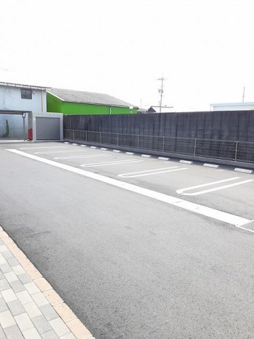 アンド　ザ　ブルー　Ⅱの駐車場