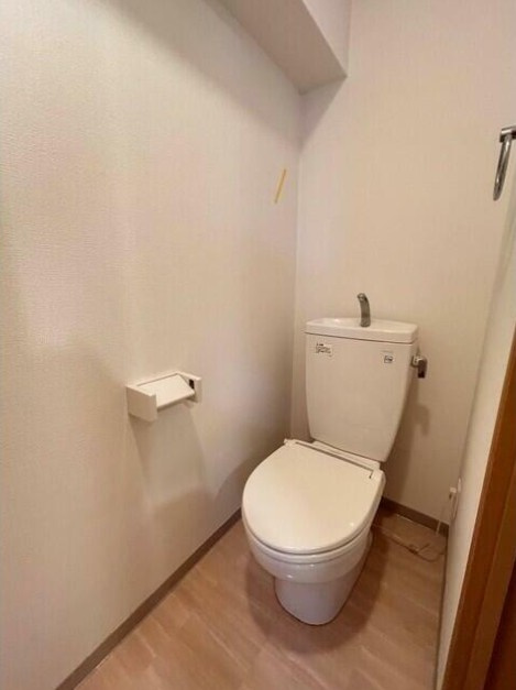 ユーコート府中是政のトイレ|※別号室参考写真です