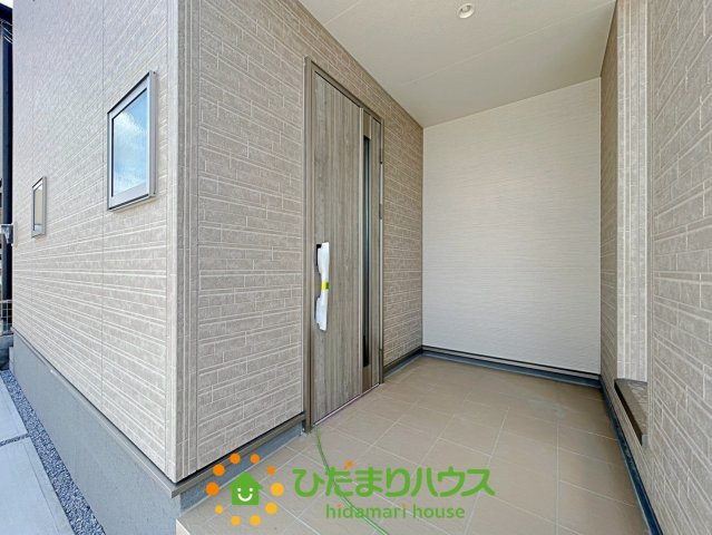 加須市三俣1丁目　新築一戸建て　03　リーブルガーデンの玄関