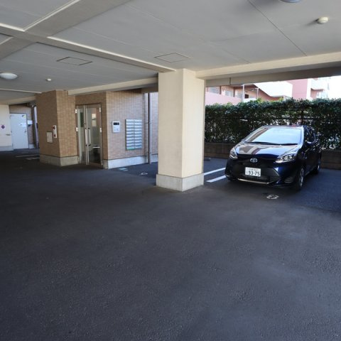 シャテロ北浦和の駐車場