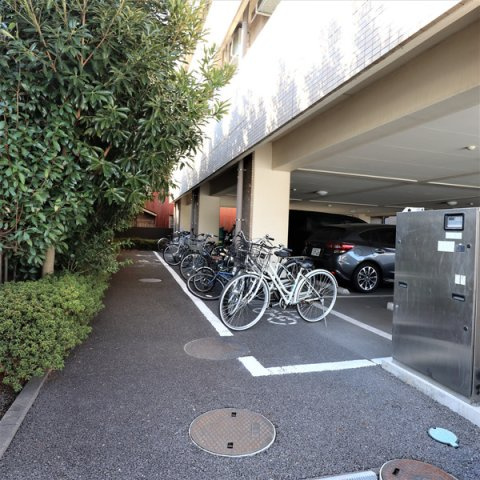シャテロ北浦和のエントランス