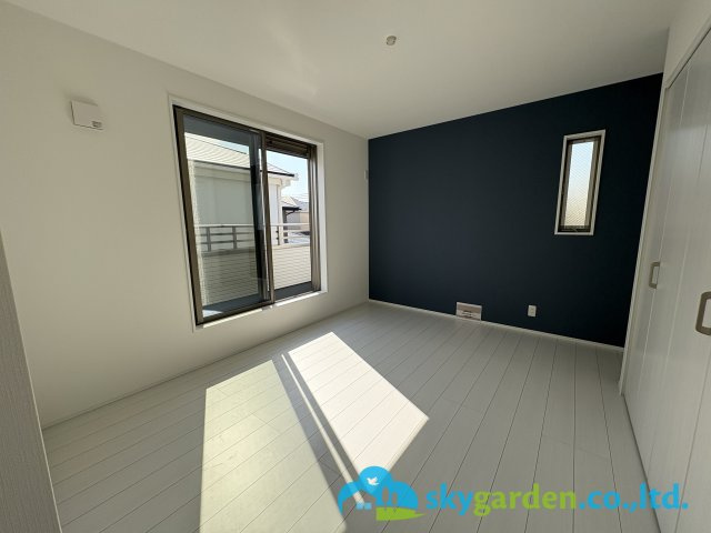 茅ヶ崎市松が丘2丁目　新築戸建　全3棟2号棟の寝室|広くて明るい寝室