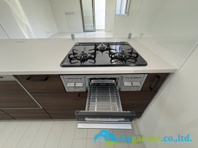 茅ヶ崎市松が丘2丁目　新築戸建　全3棟2号棟のキッチン|ガスコンロ　グリル