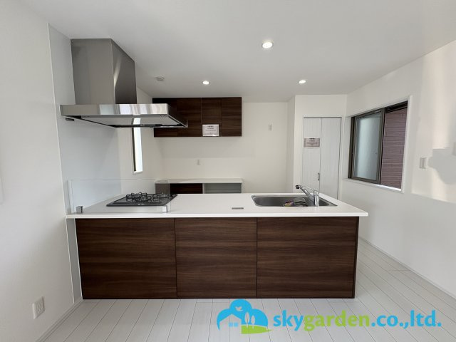 茅ヶ崎市松が丘2丁目　新築戸建　全3棟2号棟のキッチン|視界良好のオープンキッチン