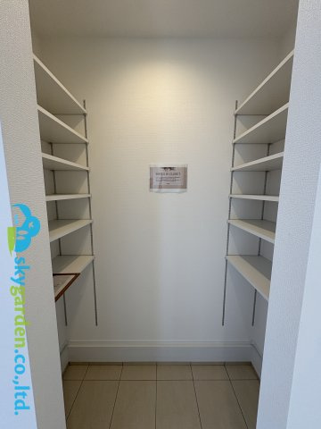 茅ヶ崎市松が丘2丁目　新築戸建　全3棟2号棟の収納|玄関シューズインクローク