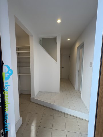 茅ヶ崎市松が丘2丁目　新築戸建　全3棟2号棟の玄関