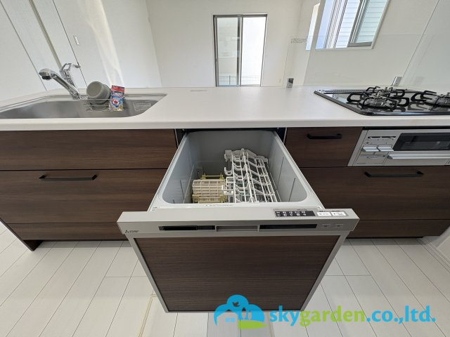 茅ヶ崎市松が丘2丁目　新築戸建　全3棟2号棟のキッチン|食洗機付いてます