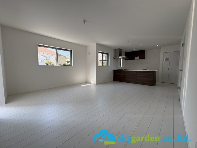 茅ヶ崎市松が丘2丁目　新築戸建　全3棟2号棟の居間・リビング