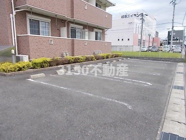 フローラ北館Ａの駐車場