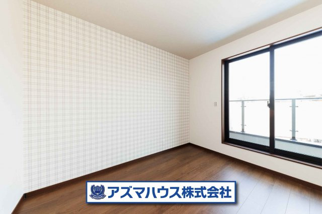 【洋室】 | 羽曳野市白鳥1丁目　中古戸建 | 光熱費が低減できるソラエネスマート付！日中は電気代を気にせずOK！お勉強も遊びもしっかり頑張れます！