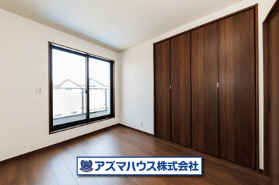 【収納】 | 羽曳野市白鳥1丁目　中古戸建 | 室内の温かさを保ち、夏は涼しく冬は結露しにくい、全居室Low-E複層ガラス仕様です。
