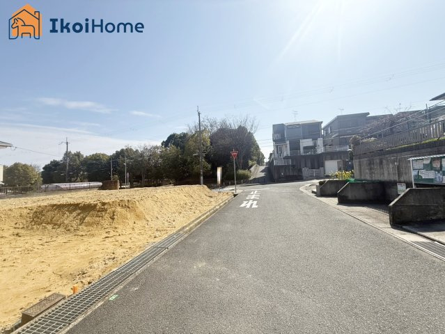 神戸市西区中野2丁目　全2区画B号地　土地の前面道路含む現地写真|●年中無休：当日予約可●建築条件無しのため、お好きなハウスメーカーにて建築可能です。