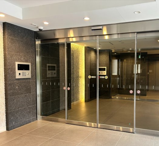 グローリオ高円寺604のエントランス