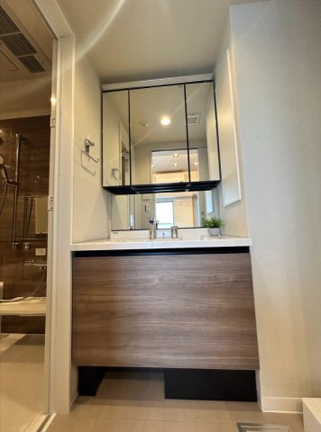 グローリオ高円寺604の独立洗面台