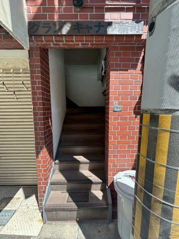 グランドキャナル新町のエントランス