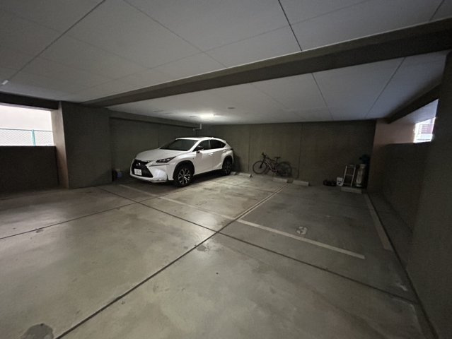クレストコート難波サウスの駐車場