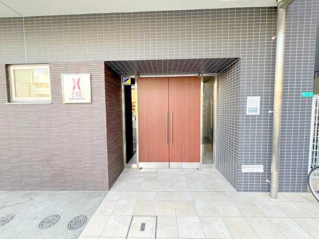 エグゼ新北野のエントランス